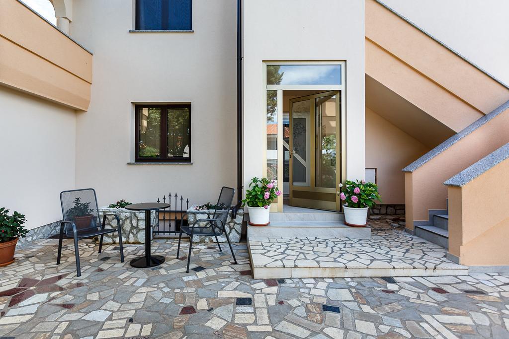 Rimbaldo Apartments Krk Town Exterior foto